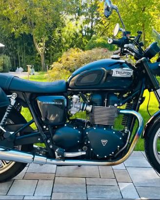 triumph bonneville SE