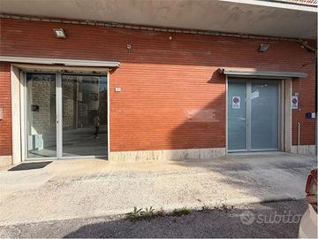 LOCALE COMMERCIALE 200 MQ CON PARCHEGGIO PRIVATO