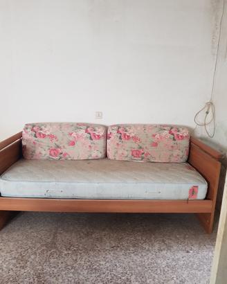 divano letto singolo.