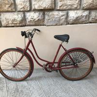 Bicicletta con ruote in legno