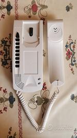 Citofono bianco per appartamento 