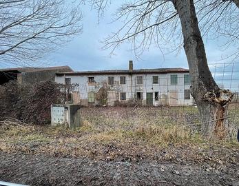 Ronco all'Adige: rustico da ristrutturare