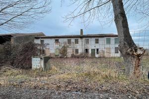 Ronco all'Adige: rustico da ristrutturare