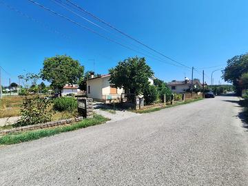 Casa indipendente con ampio giardino