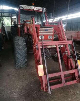 Trattore Fiat 90-90 4WD con caricatore frontale