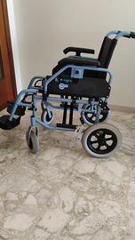 Sedia a rotelle e-light pieghevole