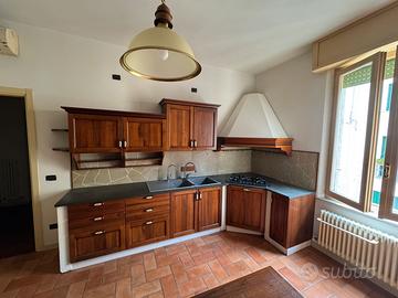 Cucina completa in legno massello