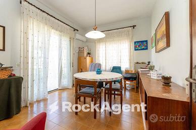 ACICASTELLO VIA MOLLICA 5 VANI CON GARAGE