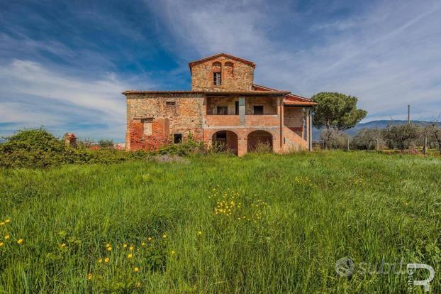 Rustico da ristrutturare con vista sulla campagna