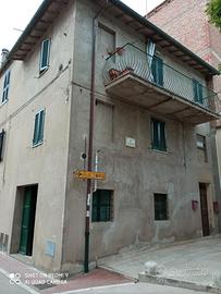 Cielo-terra con garage centro storico Torgiano