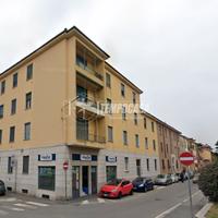 TRE LOCALI, MINI PALAZZINA, PIENO CENTRO DI MELEGN