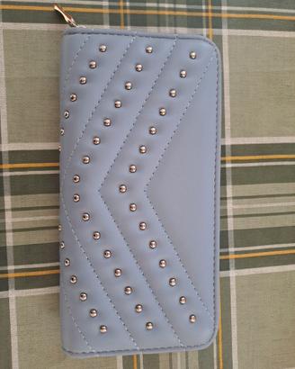 Portafogli azzurro con borchie