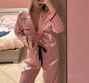 Pigiama rosa a righe
