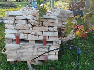 Pavimento in basoli, 30 mq (120€ al mq)