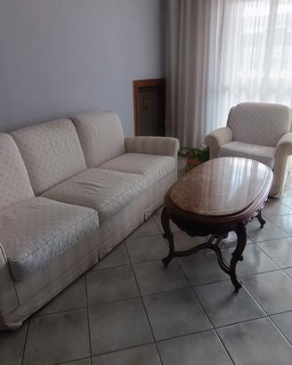 divano, poltrona e tavolino