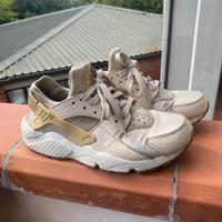 Nike huarache colore oro