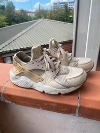 Nike huarache colore oro