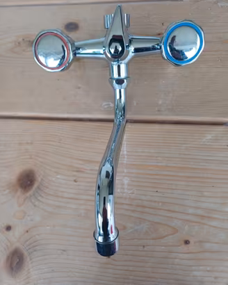 Rubinetto per lavabo con attacco doccia