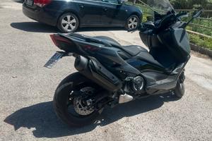 Tmax 560 modello tech