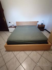 Letto matrimoniale moderno legno chiaro + Rete e M