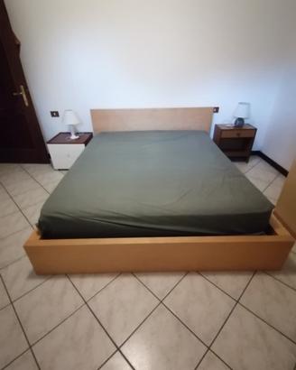 Letto matrimoniale moderno legno chiaro + Rete e M