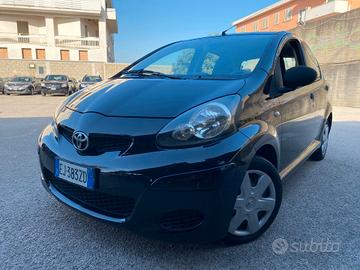 Toyota Aygo 1.0 benz 68cv iconnect full 2011