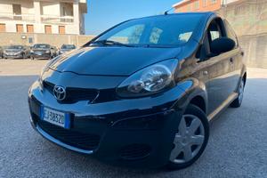 Toyota Aygo 1.0 benz 68cv iconnect full 2011