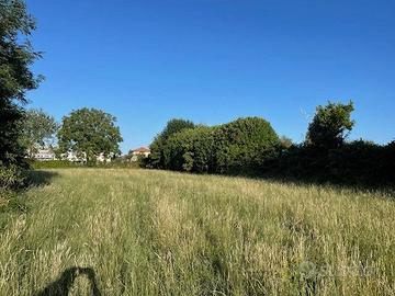 Terreno di 2475 m² a Cairate