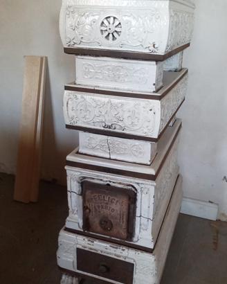 stufa maiolica Felici Prato 
