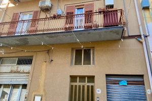 Intero stabile a Gioiosa Marea