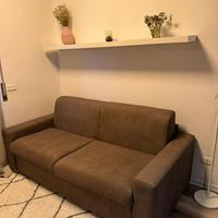 divano letto marroncino