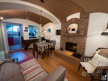 CASA SEMINDIPENDENTE A BANCHETTE