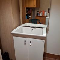 Mobile lavanderia con specchiera