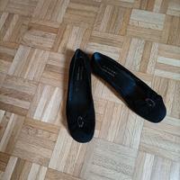 CALZATURE IN CAMOSCIO NERO