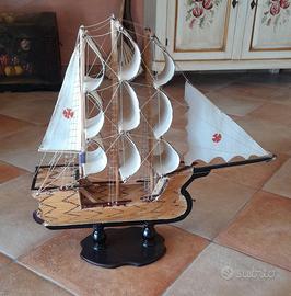 Modellino barca fatto a mano