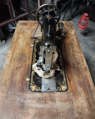 Macchina da cucire vintage REX con tavolo original