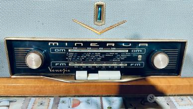 Radio giradischi vintage Minerva 