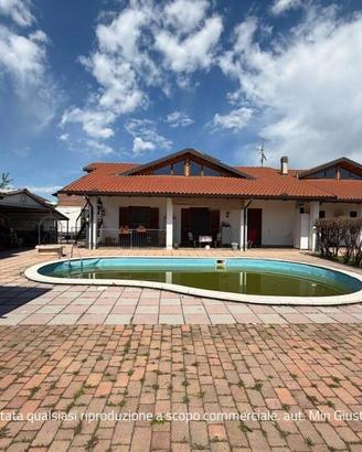 Immobile in asta di 209 m² con 5 locali e box auto