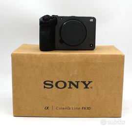 Sony FX30 usata con Seconda batteria + Smallrig