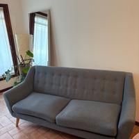 Divano due posti color carta da zucchero