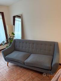 Divano due posti color carta da zucchero