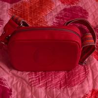 Borsa a tracollo con l iniziale comoda e bella