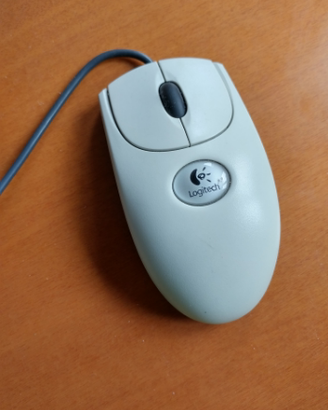 Mouse Logitech con filo