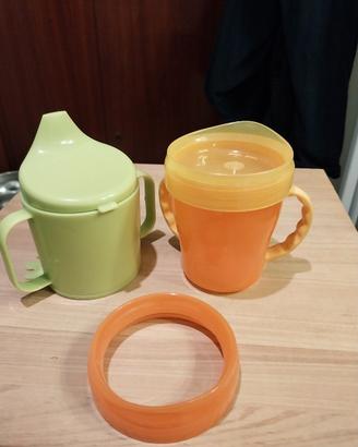 Due bicchieri con manici per bambini 