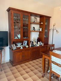 Parete attrezzata tavolo e sedie