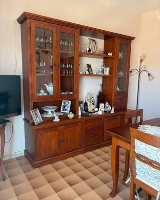 Parete attrezzata tavolo e sedie