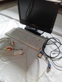 monitor con schermo tastiera cuffie microfon