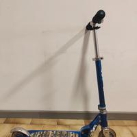 Monopattino per bambino/ragazzo.