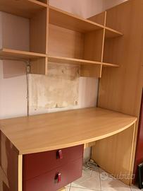 Scrivania e libreria