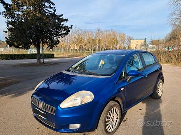 FIAT Grande Punto blu metallizzata
